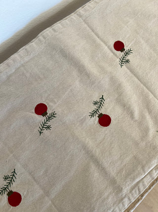 Table Runner, Ornaments