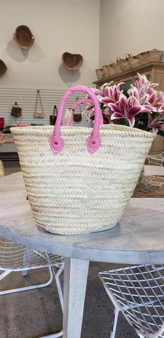 Basket braided weave with pink round short handle